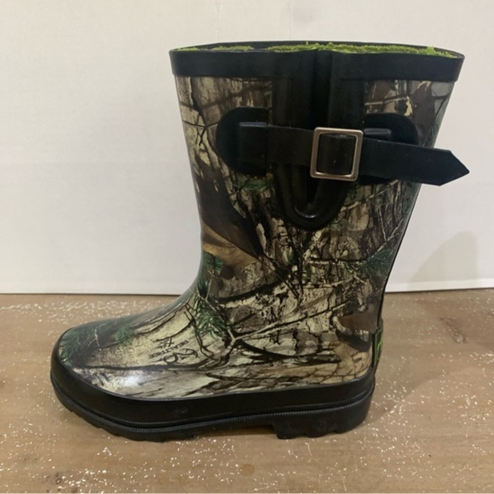2/$15 Austin Trading Co. Realtree Camouflage Youth Rubber Rain Boots